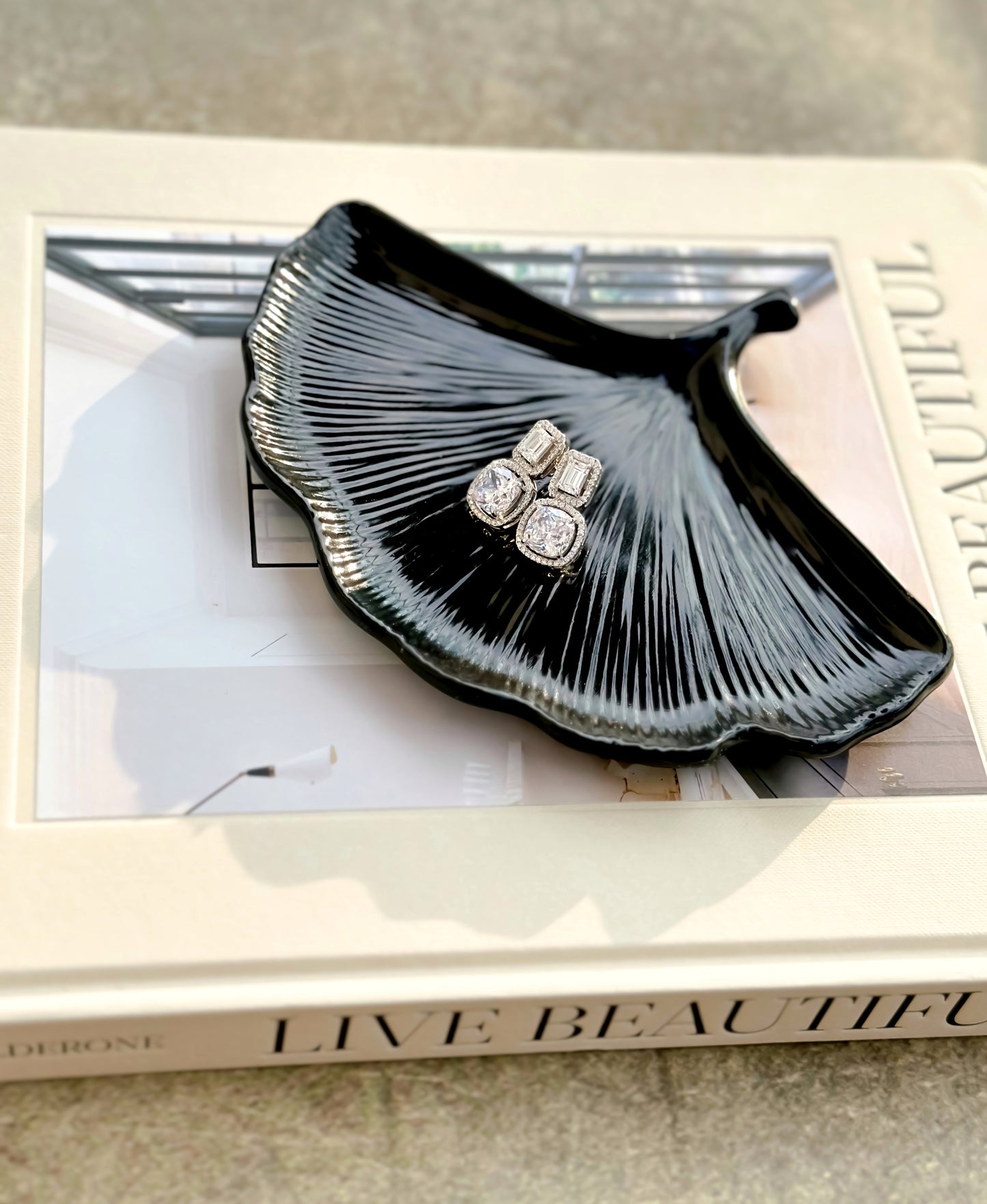 Elara Leaf Tray